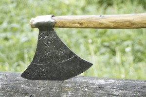 Detail arheoloogilise leiu järgi audentsest sepistatud vikingiaegsest sõjakirvest